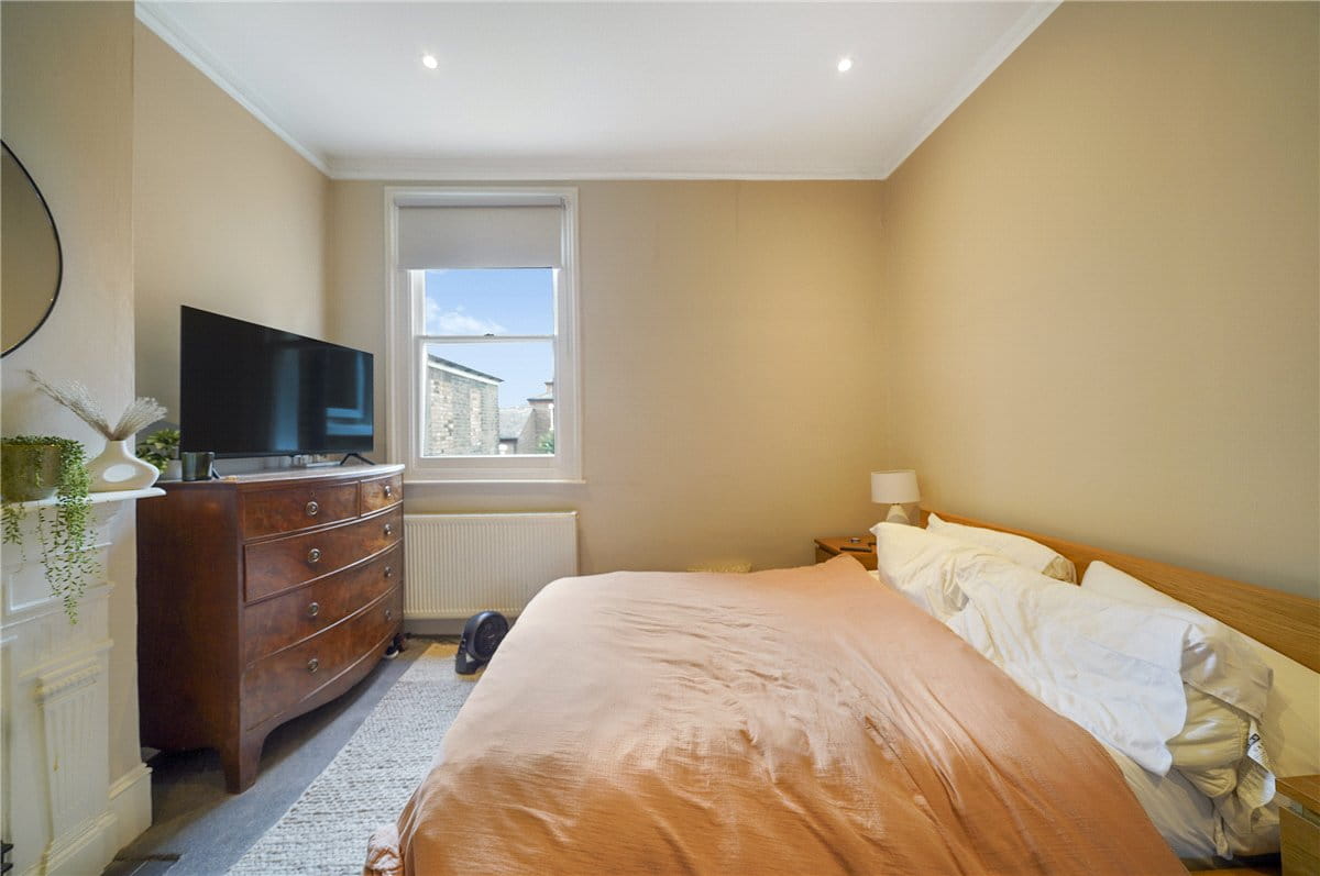 2 bedroom flat, Danehurst Street, London SW6 - Let Agreed