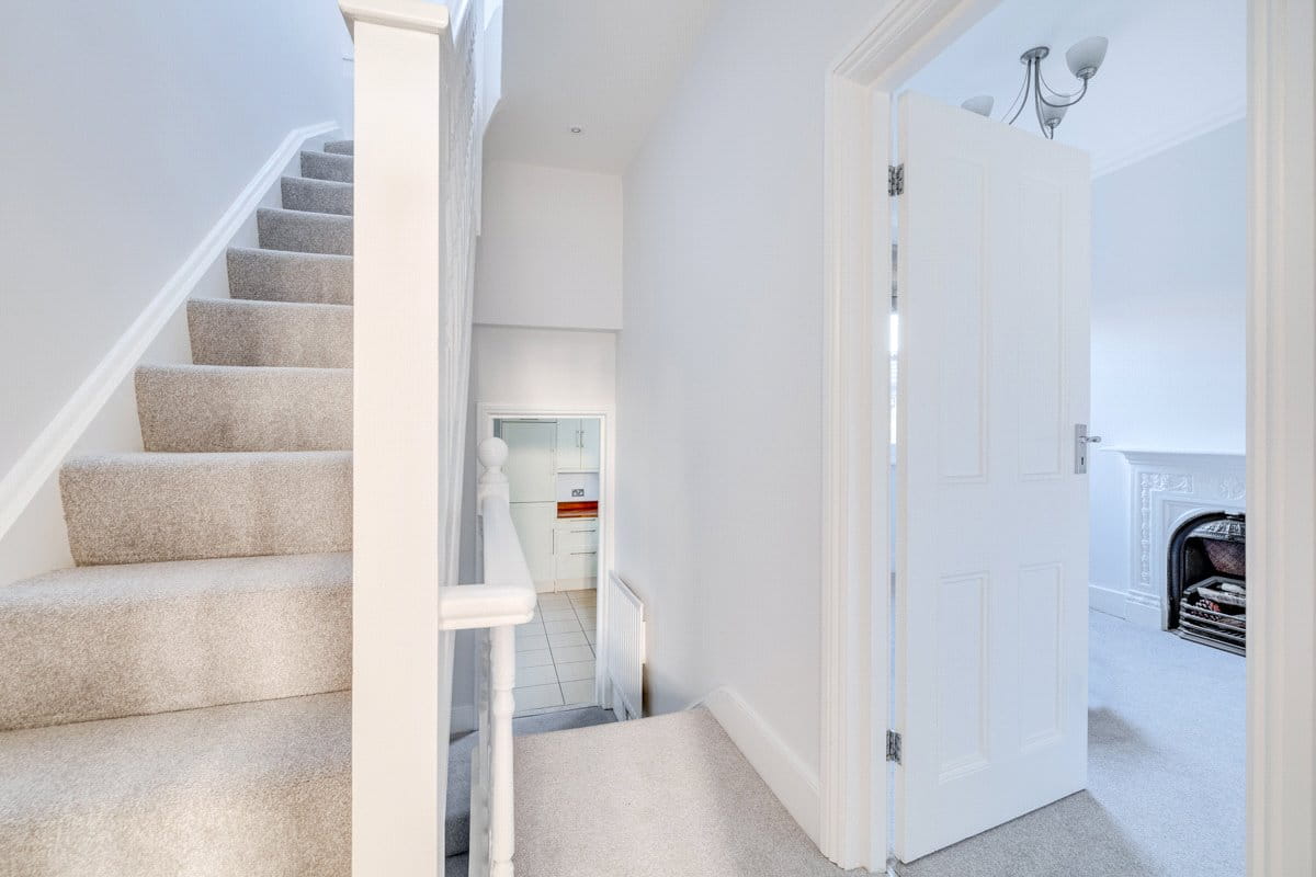 2 bedroom flat, Edgarley Terrace, London SW6 - Let Agreed
