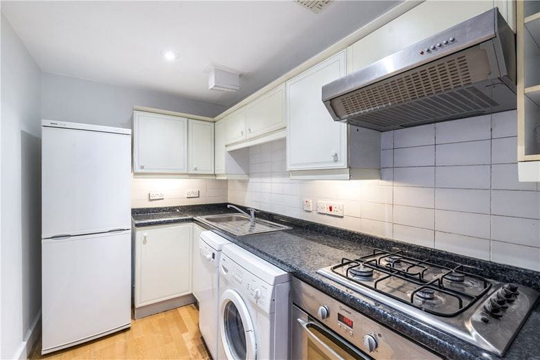 2 bedroom flat, St Stephens Avenue, London W12 - Let Agreed