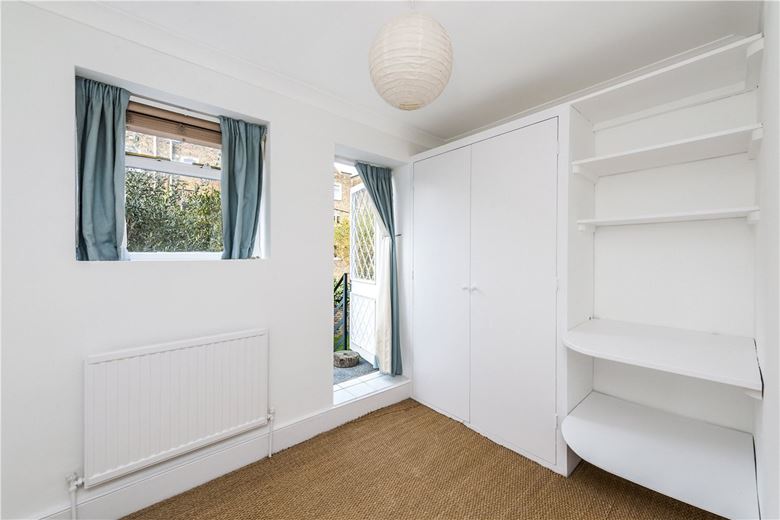2 bedroom flat, St Stephens Avenue, London W12 - Let Agreed
