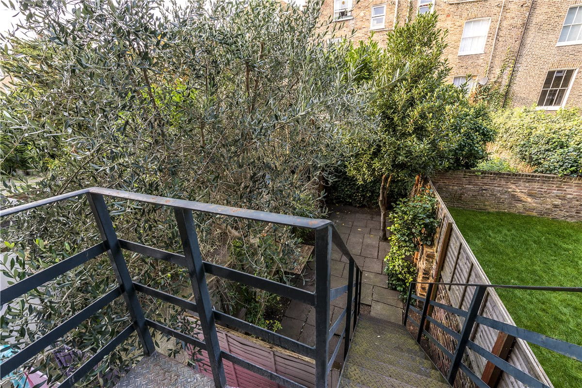 2 bedroom flat, St Stephens Avenue, London W12 - Let Agreed