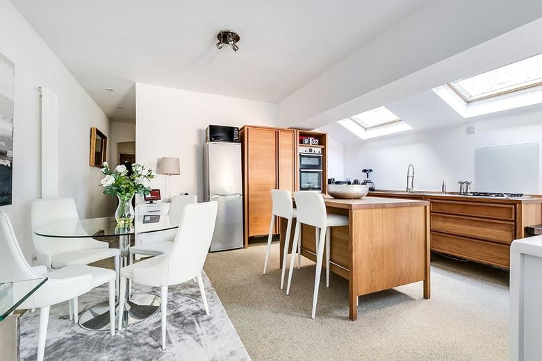 2 bedroom flat, Inglethorpe Street, London SW6 - Available