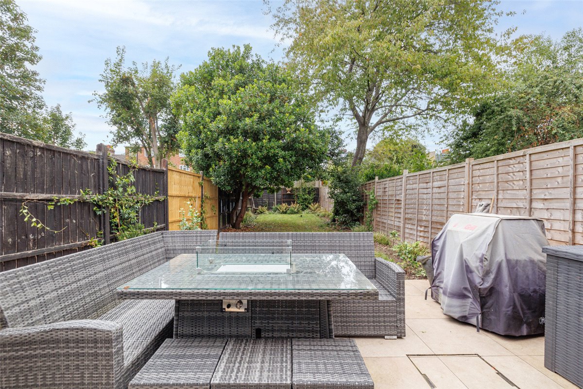 2 bedroom flat, Niton Street, Bishops Park SW6 - Let Agreed