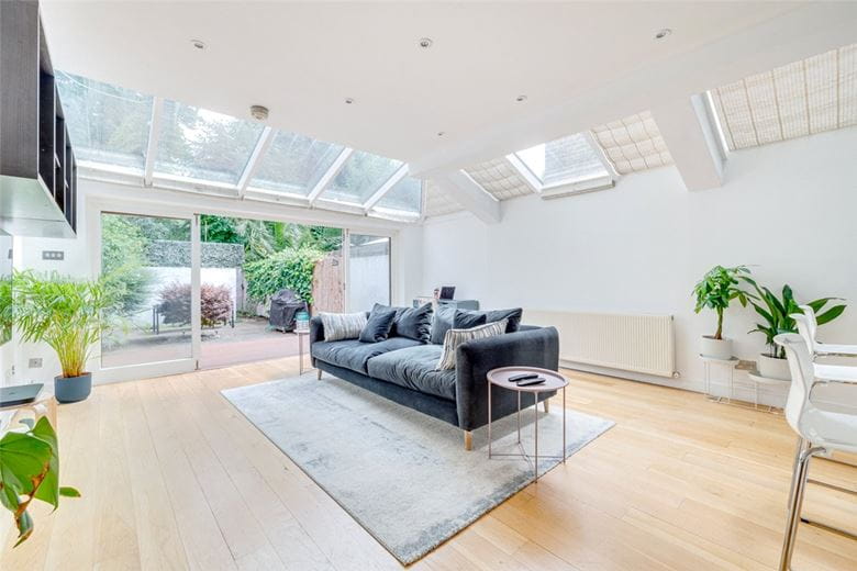 2 bedroom flat, Woodlawn Road, London SW6
