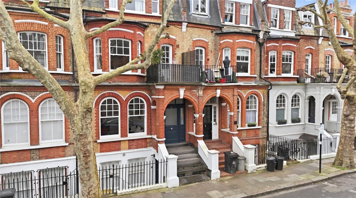 1 bedroom flat, Crookham Road, London SW6 - Available