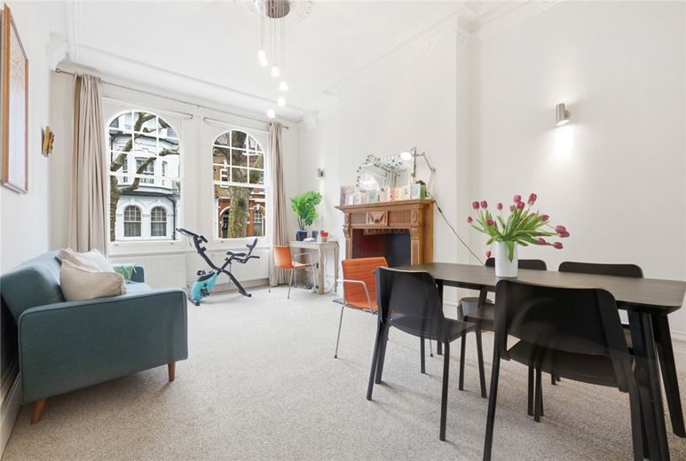 1 bedroom flat, Crookham Road, London SW6 - Available