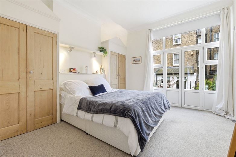 1 bedroom flat, Crookham Road, London SW6 - Available