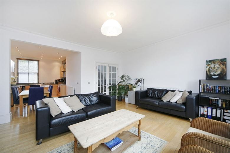 3 bedroom flat, Fulham Road, London SW6