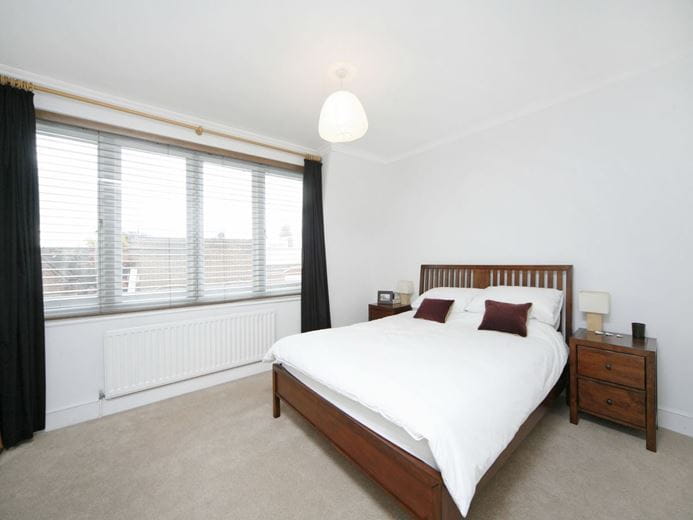 3 bedroom flat, Fulham Road, London SW6
