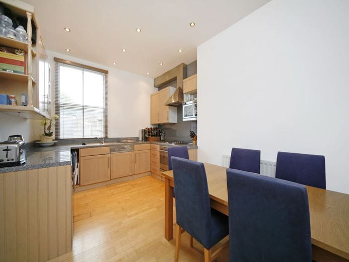 3 bedroom flat, Fulham Road, London SW6