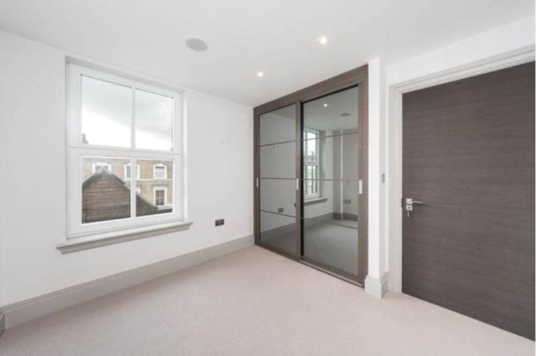 1 bedroom flat, Grayton House, 498-504 Fulham Road SW6