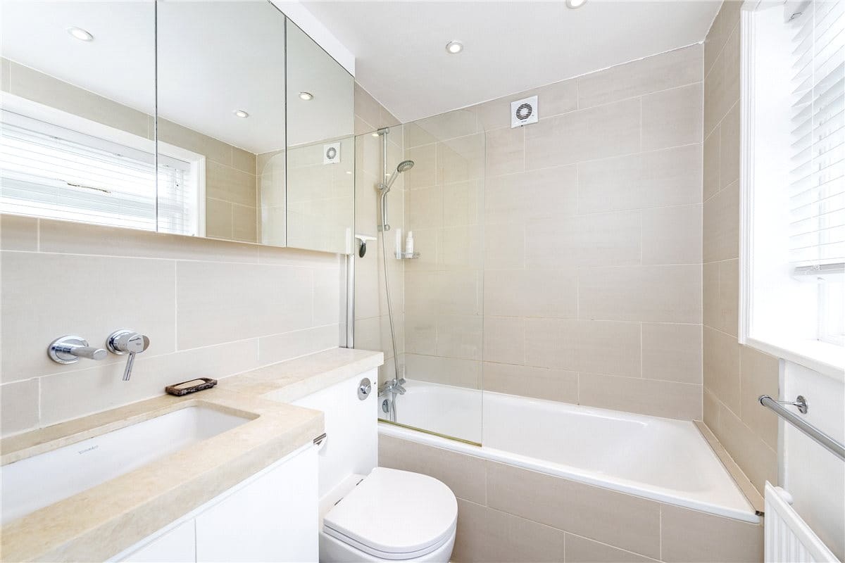 2 bedroom flat, Hestercombe Avenue, London SW6 - Let Agreed
