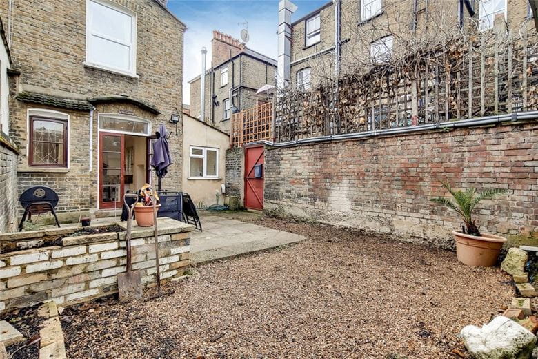 2 bedroom flat, Sedlescombe Road, London SW6 - Let Agreed