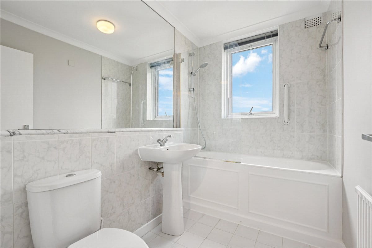 3 bedroom flat, Napier Court, Ranelagh Gardens SW6 - Available