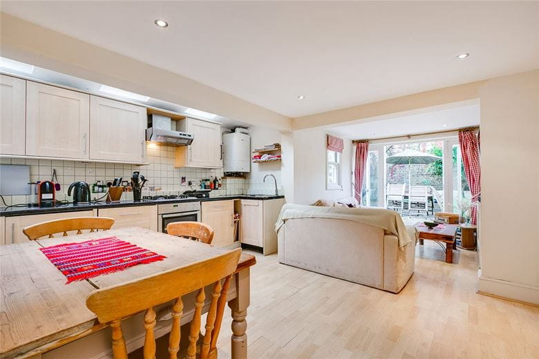 2 bedroom flat, Gilstead Road, London SW6 - Available