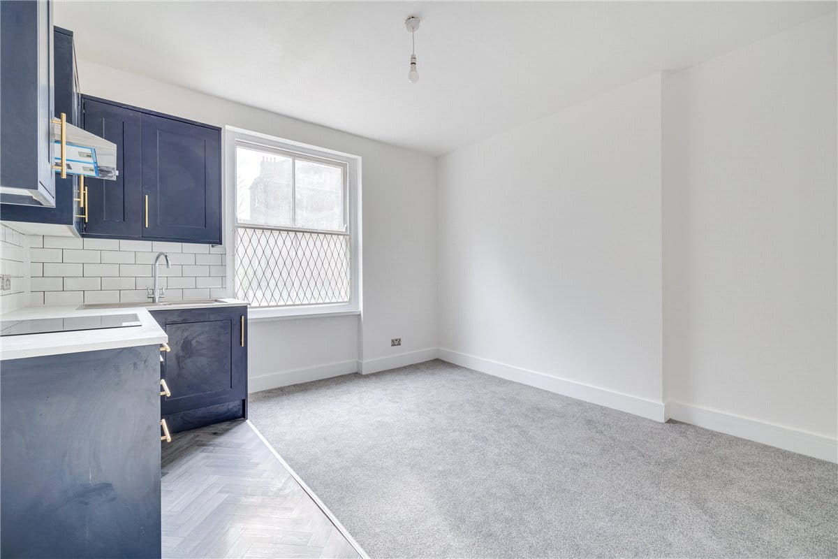 2 bedroom flat, Waldemar Avenue Mansions, Waldemar Avenue SW6 - Let Agreed