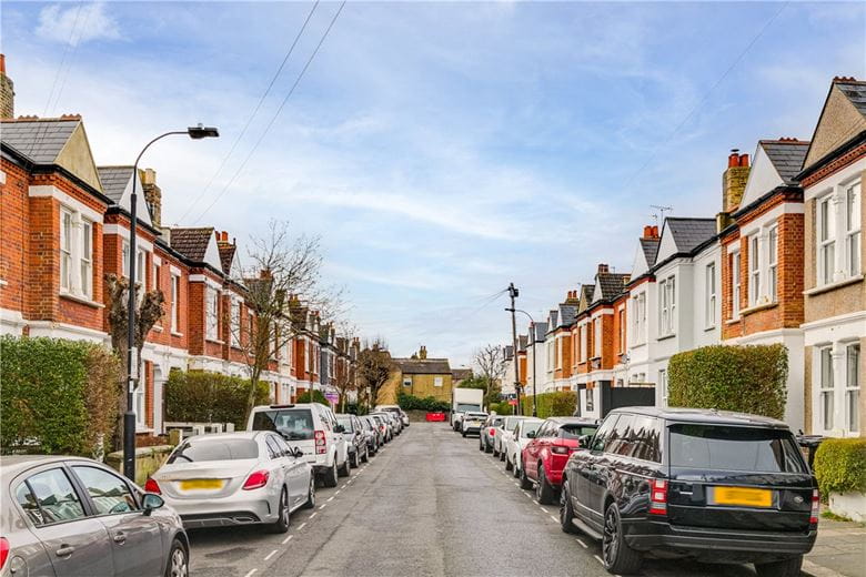 3 bedroom flat, Danehurst Street, London SW6 - Let Agreed