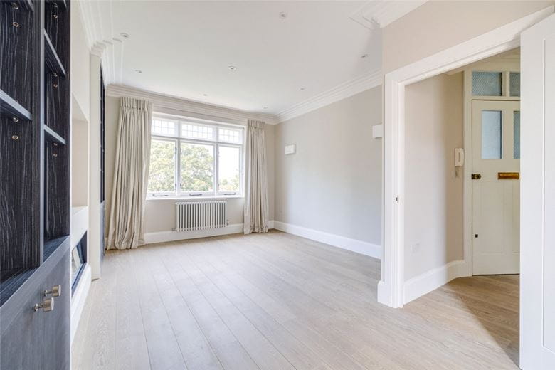 3 bedroom flat, Colehill Gardens, Fulham Palace Road SW6 - Let Agreed