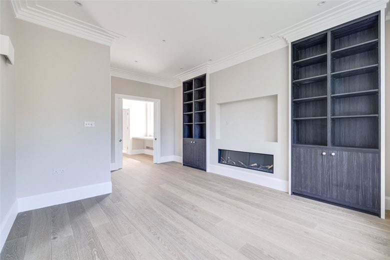 3 bedroom flat, Colehill Gardens, Fulham Palace Road SW6 - Let Agreed
