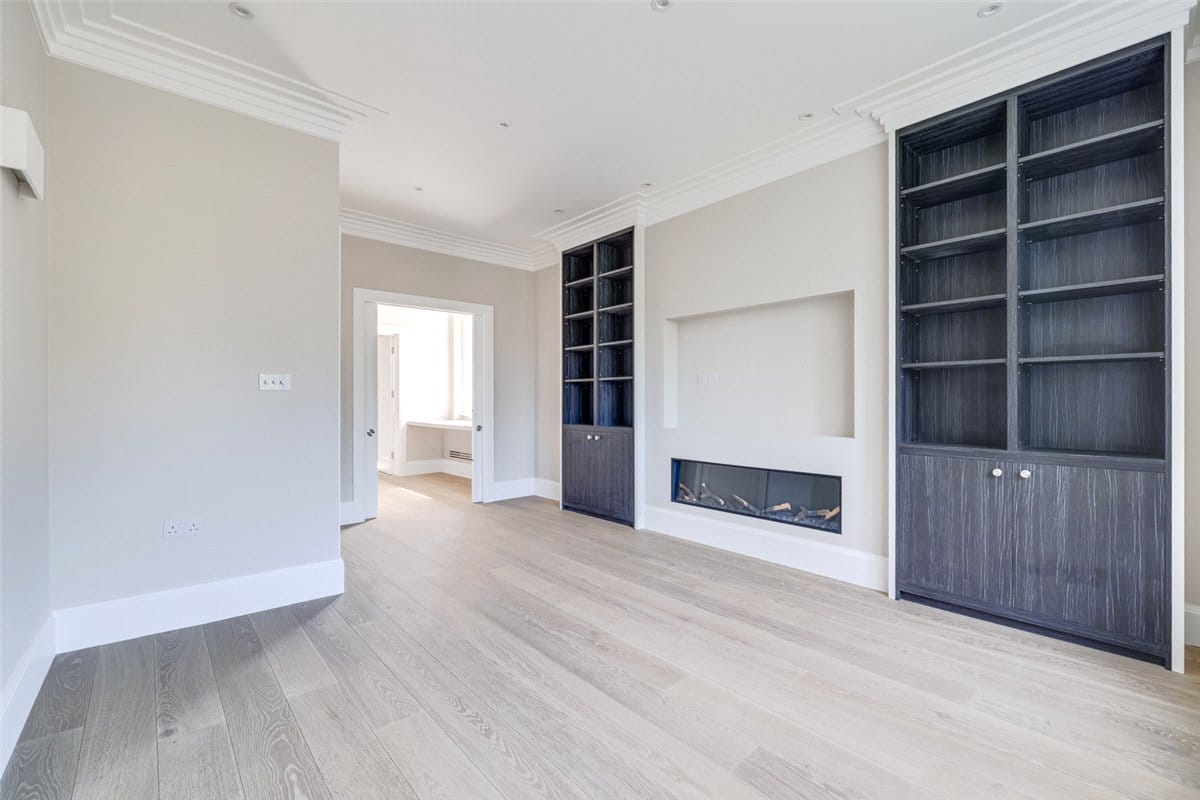 3 bedroom flat, Colehill Gardens, Fulham Palace Road SW6 - Let Agreed
