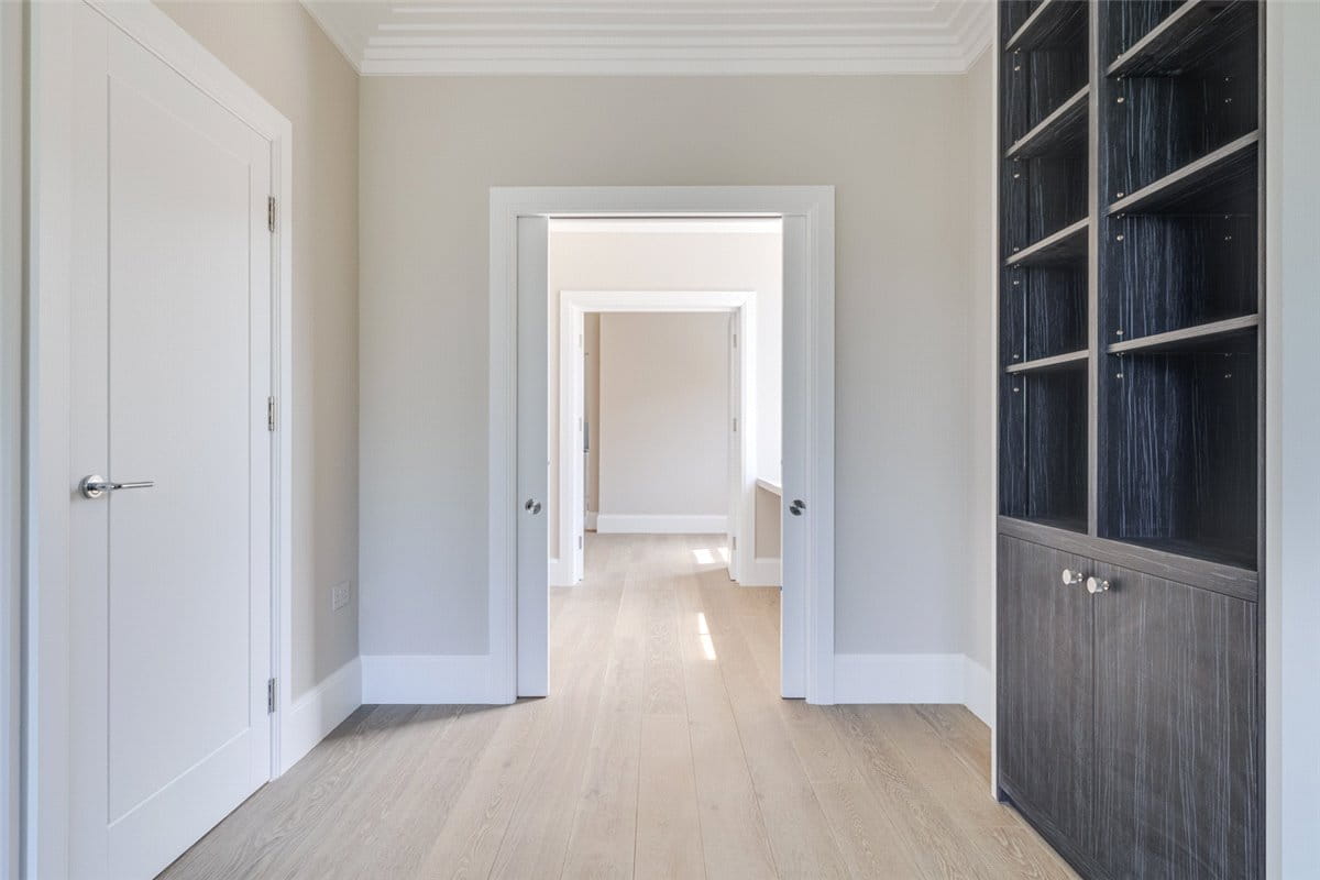 3 bedroom flat, Colehill Gardens, Fulham Palace Road SW6 - Let Agreed