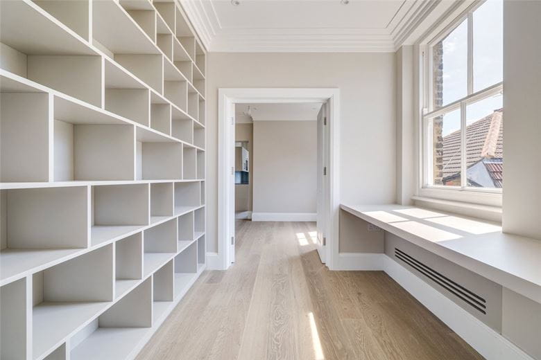 3 bedroom flat, Colehill Gardens, Fulham Palace Road SW6 - Let Agreed
