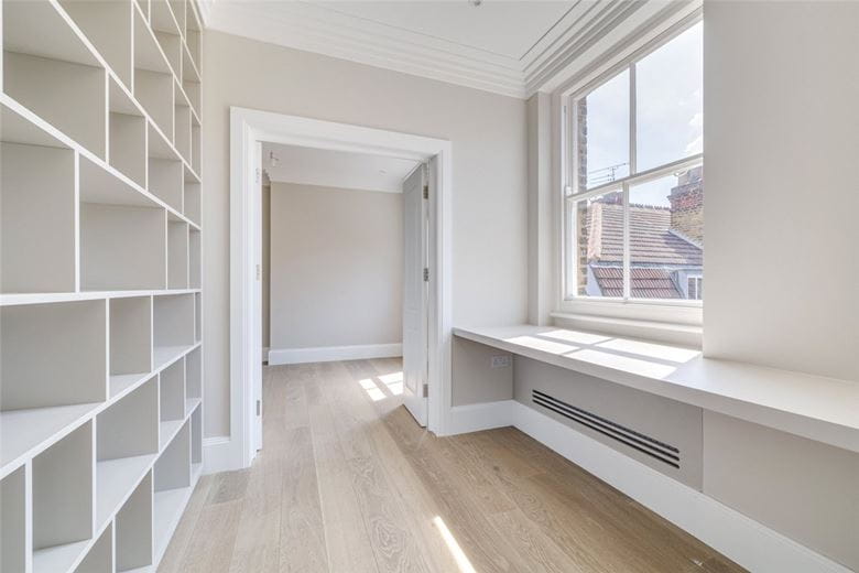 3 bedroom flat, Colehill Gardens, Fulham Palace Road SW6 - Let Agreed