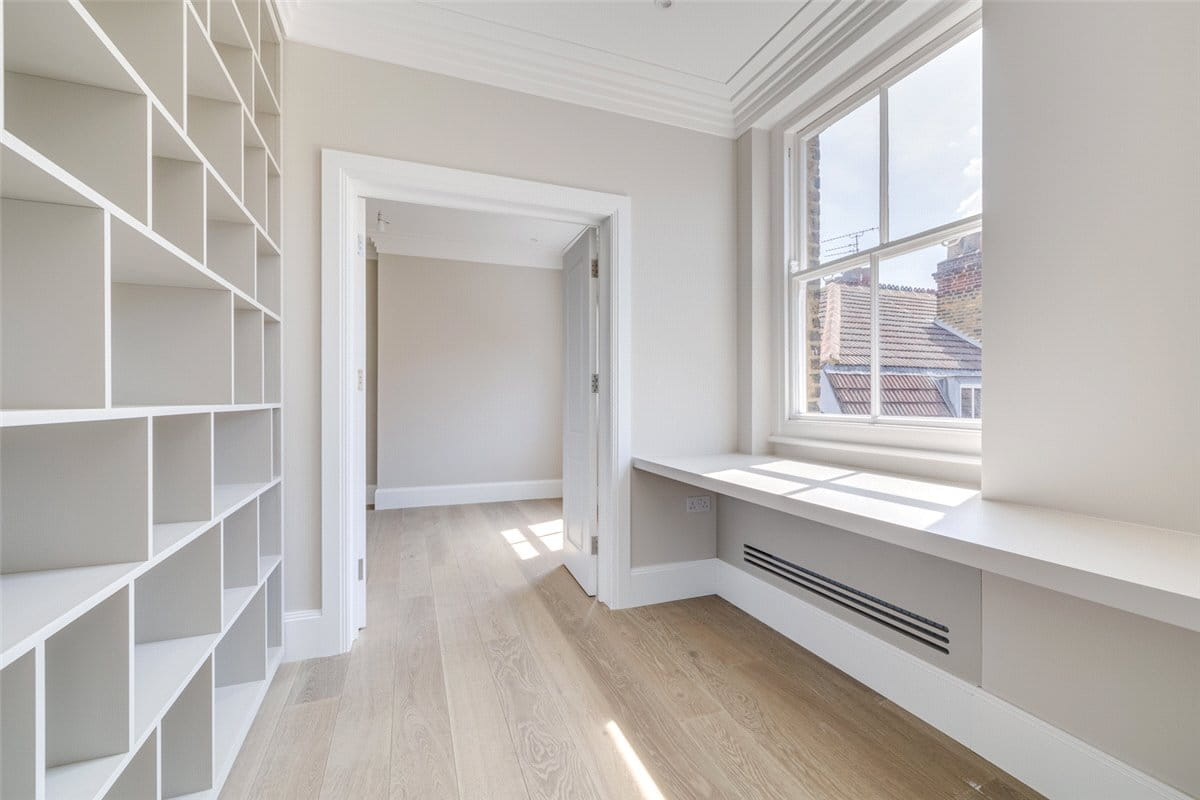3 bedroom flat, Colehill Gardens, Fulham Palace Road SW6 - Let Agreed