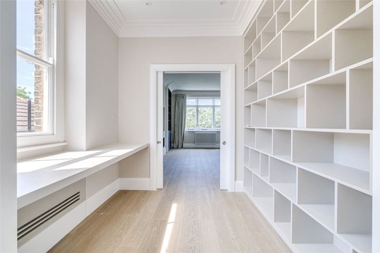 3 bedroom flat, Colehill Gardens, Fulham Palace Road SW6 - Let Agreed