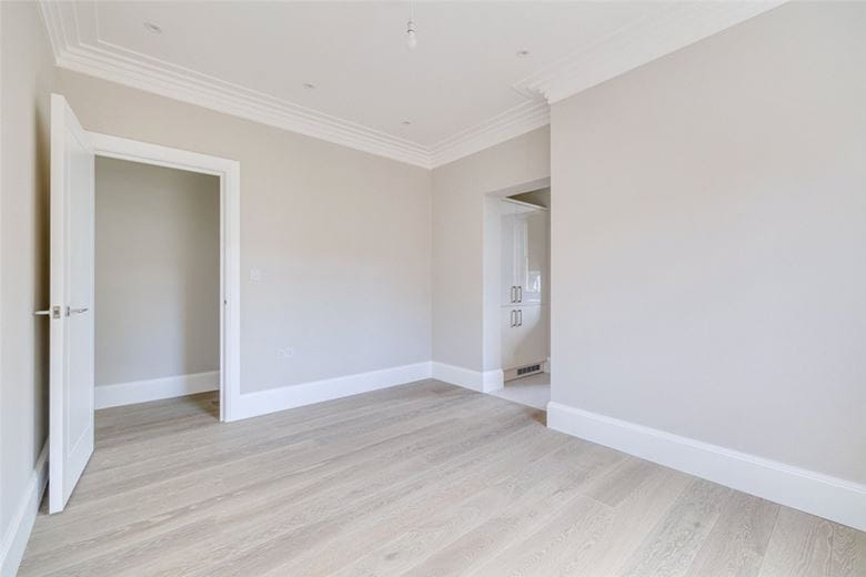 3 bedroom flat, Colehill Gardens, Fulham Palace Road SW6 - Let Agreed