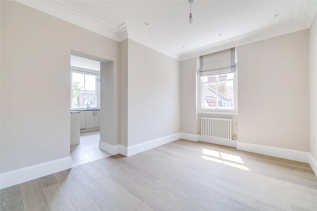 3 bedroom flat, Colehill Gardens, Fulham Palace Road SW6 - Let Agreed