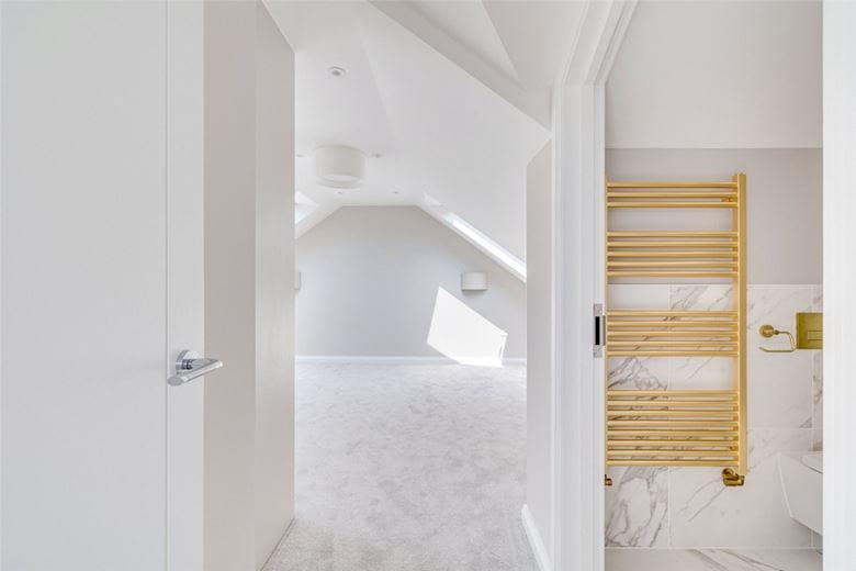 3 bedroom flat, Colehill Gardens, Fulham Palace Road SW6 - Let Agreed