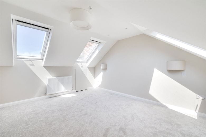 3 bedroom flat, Colehill Gardens, Fulham Palace Road SW6 - Let Agreed