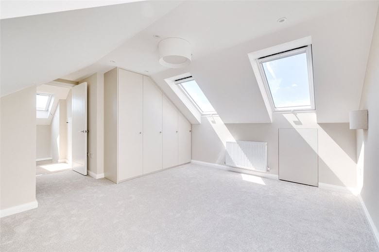 3 bedroom flat, Colehill Gardens, Fulham Palace Road SW6 - Let Agreed