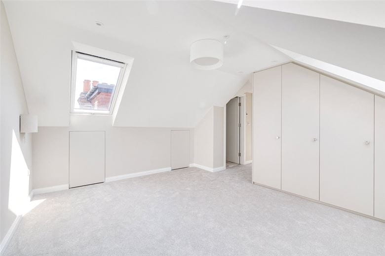 3 bedroom flat, Colehill Gardens, Fulham Palace Road SW6 - Let Agreed