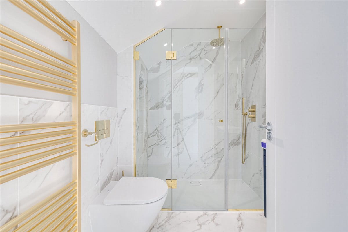 3 bedroom flat, Colehill Gardens, Fulham Palace Road SW6 - Let Agreed