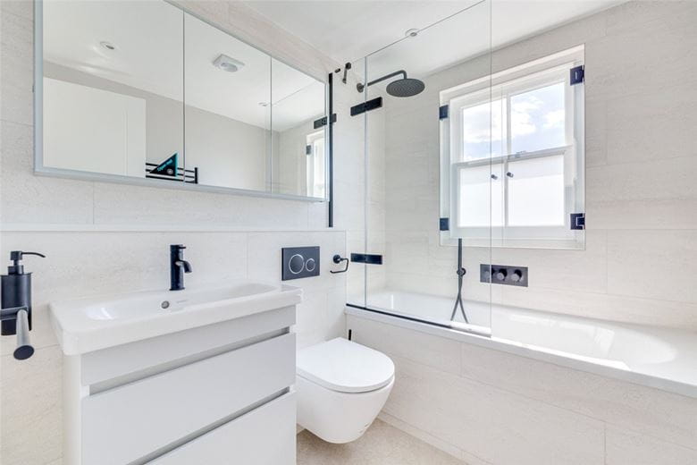 3 bedroom flat, Colehill Gardens, Fulham Palace Road SW6 - Let Agreed