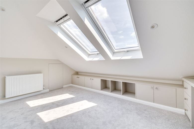 3 bedroom flat, Colehill Gardens, Fulham Palace Road SW6 - Let Agreed