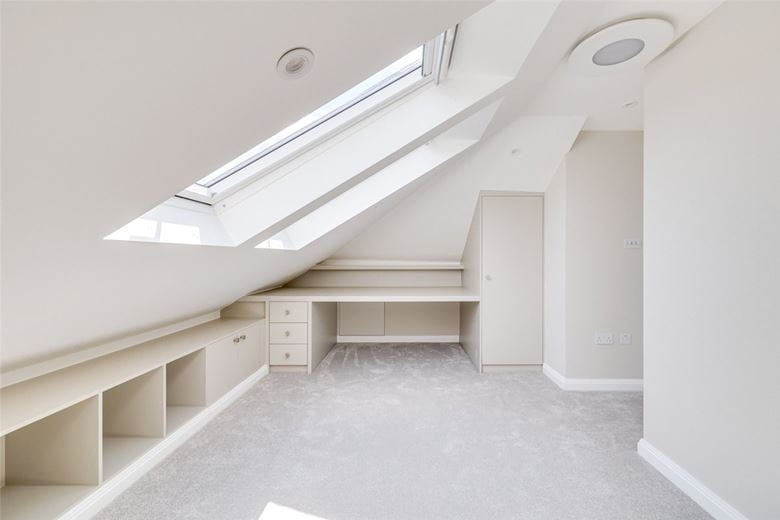 3 bedroom flat, Colehill Gardens, Fulham Palace Road SW6 - Let Agreed