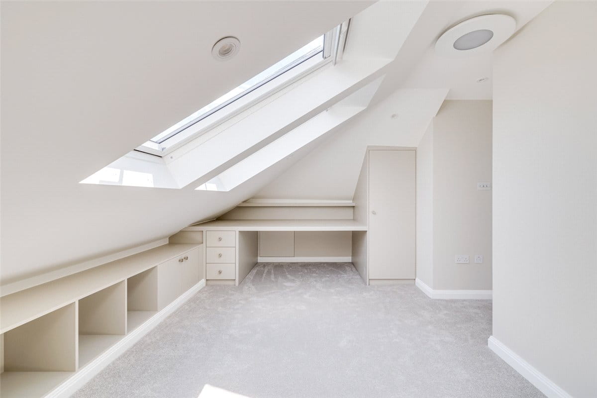 3 bedroom flat, Colehill Gardens, Fulham Palace Road SW6 - Let Agreed