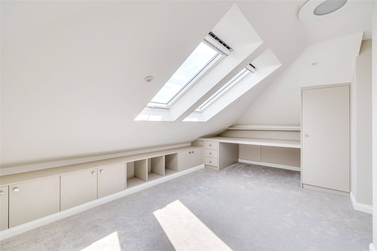3 bedroom flat, Colehill Gardens, Fulham Palace Road SW6 - Let Agreed