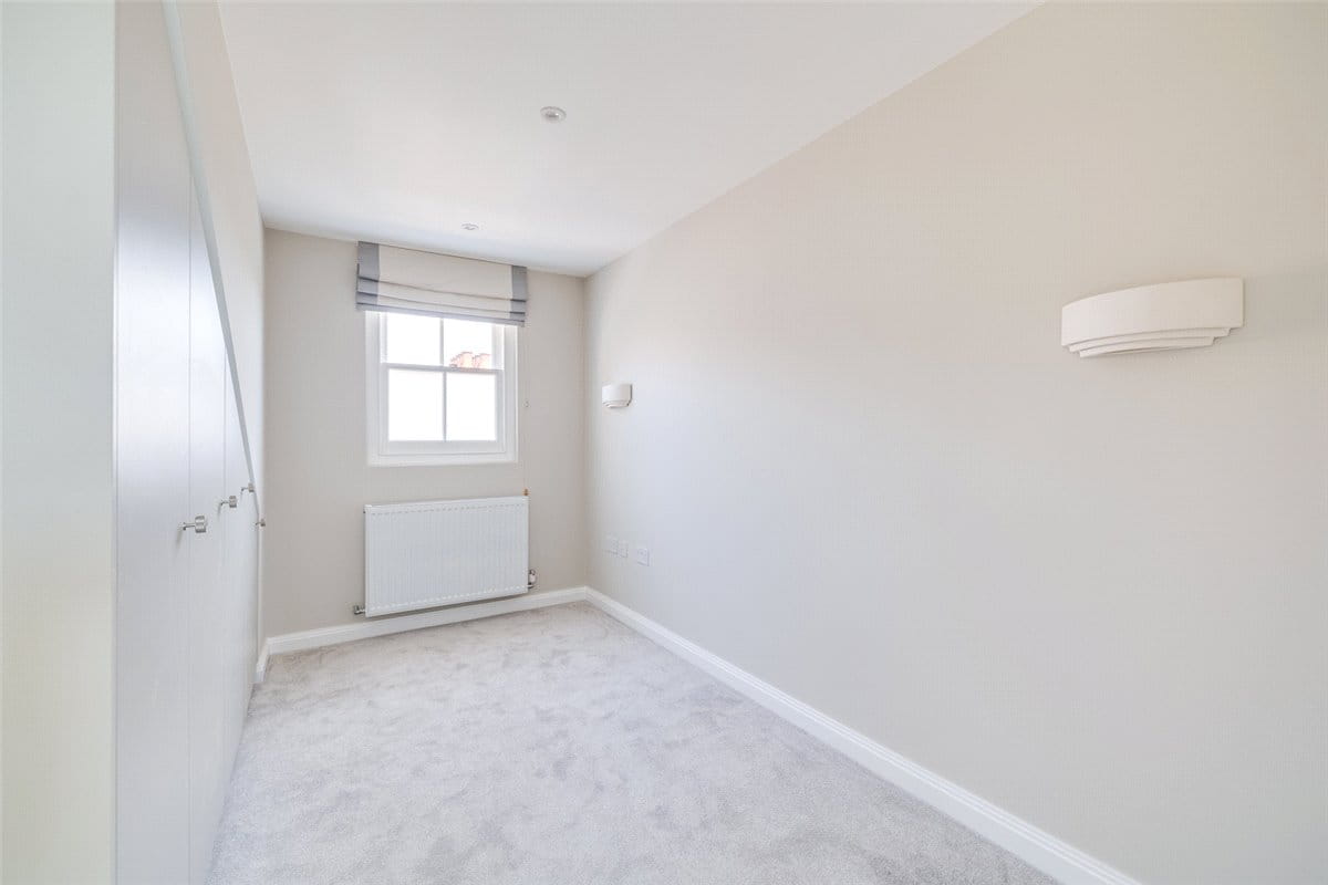 3 bedroom flat, Colehill Gardens, Fulham Palace Road SW6 - Let Agreed