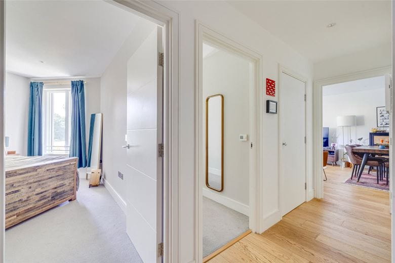 2 bedroom flat, Lillie Road, London SW6 - Available