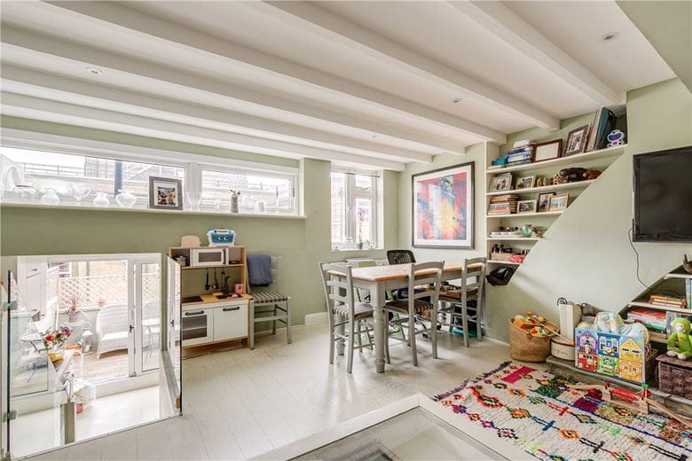 3 bedroom flat, Ackmar Road, London SW6 - Let Agreed
