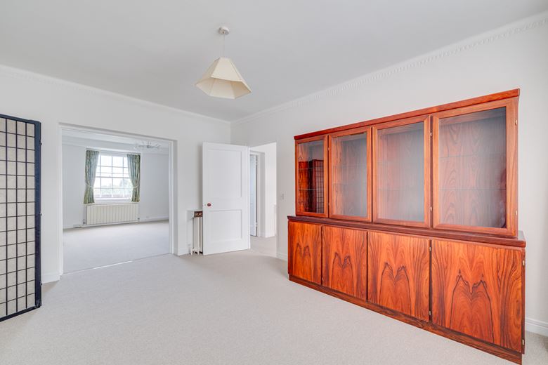 3 bedroom flat, Rivermead Court, Ranelagh Gardens SW6 - Let Agreed