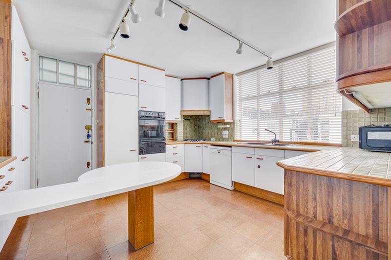 3 bedroom flat, Rivermead Court, Ranelagh Gardens SW6 - Let Agreed