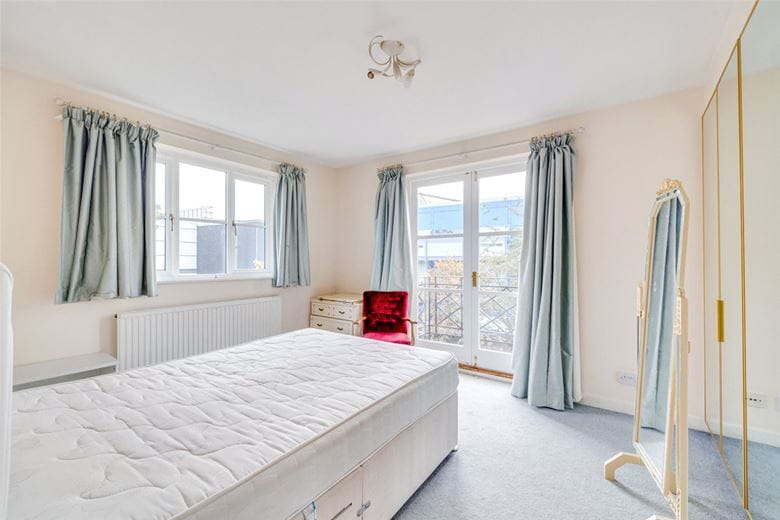 1 bedroom flat, Brompton Park Crescent, London SW6
