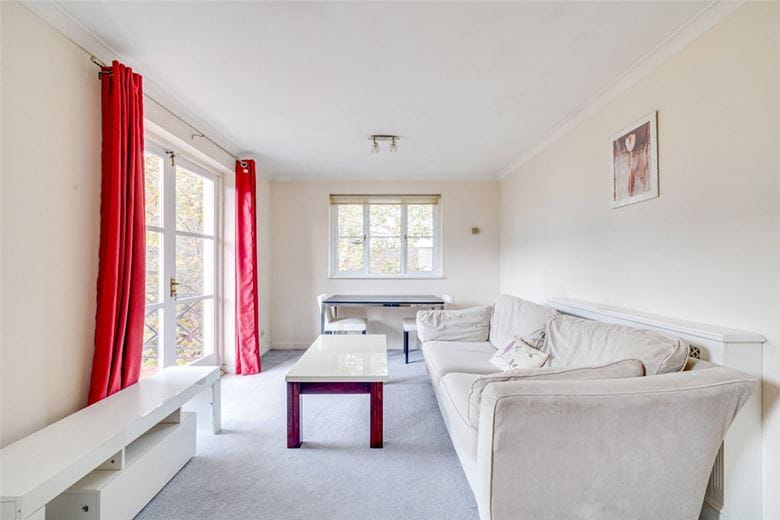 1 bedroom flat, Brompton Park Crescent, London SW6