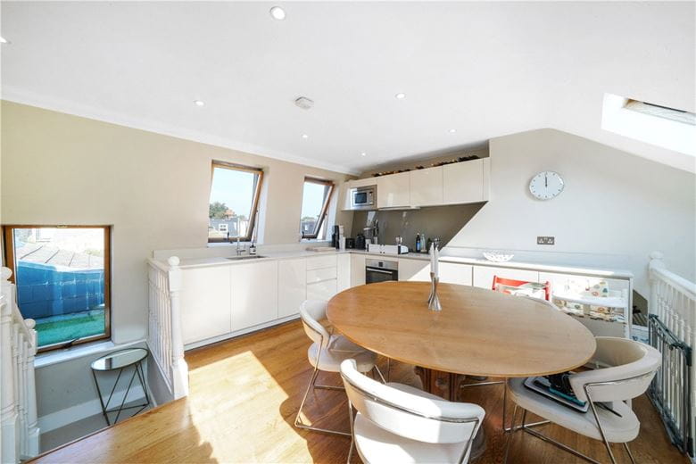 2 bedroom flat, Kingwood Road, London SW6 - Available