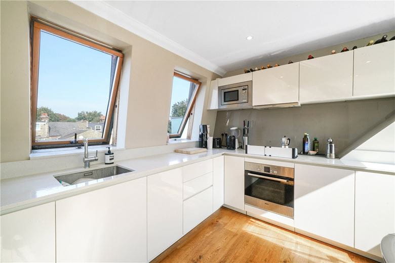 2 bedroom flat, Kingwood Road, London SW6 - Available